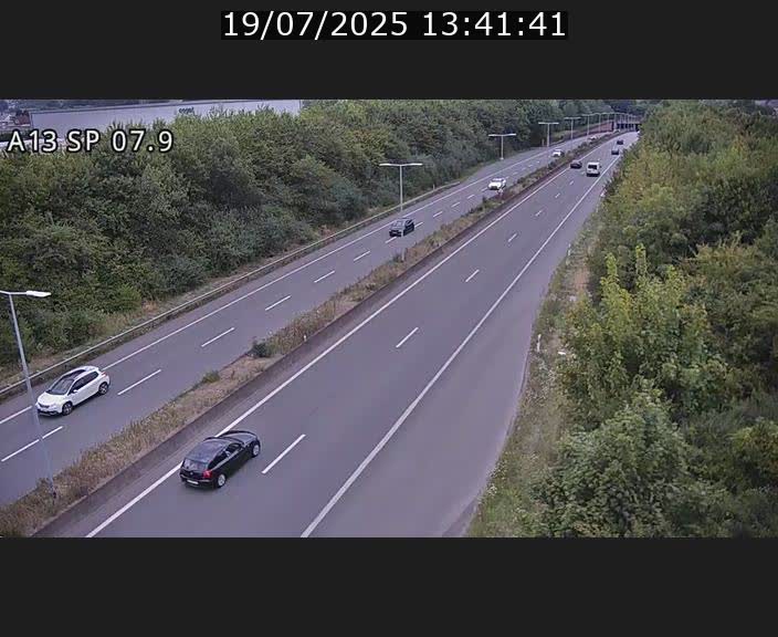 <h2>Traffic live webcam Luxembourg Jonction Lankelz - A13 direction Pétange - BK 7.9</h2>