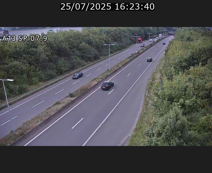 <h2>Traffic live webcam Luxembourg Jonction Lankelz - A13 direction Pétange - BK 7.9</h2>
