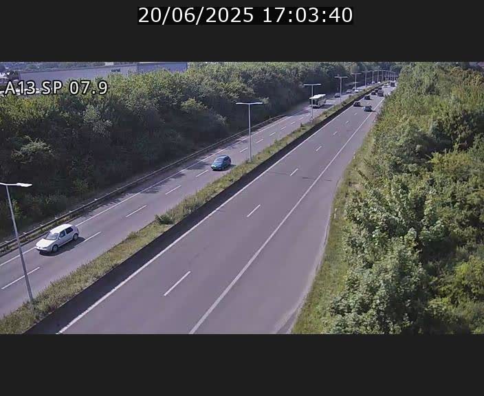 <h2>Traffic live webcam Luxembourg Jonction Lankelz - A13 direction Pétange - BK 7.9</h2>