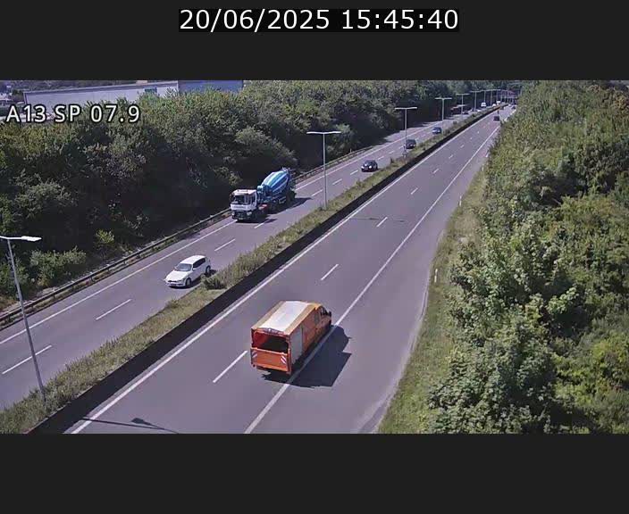<h2>Traffic live webcam Luxembourg Jonction Lankelz - A13 direction Pétange - BK 7.9</h2>