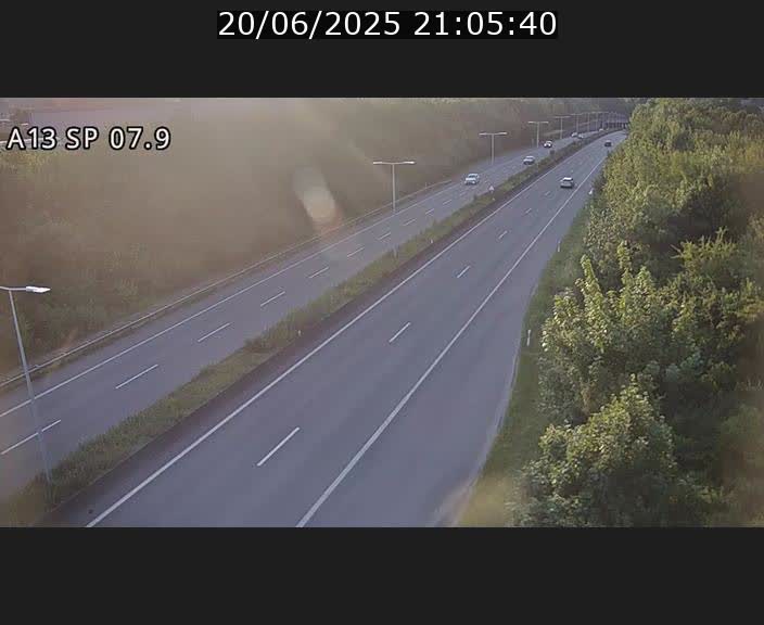 <h2>Traffic live webcam Luxembourg Jonction Lankelz - A13 direction Pétange - BK 7.9</h2>