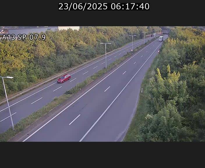 <h2>Traffic live webcam Luxembourg Jonction Lankelz - A13 direction Pétange - BK 7.9</h2>