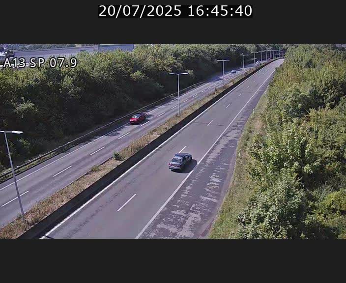 <h2>Traffic live webcam Luxembourg Jonction Lankelz - A13 direction Pétange - BK 7.9</h2>