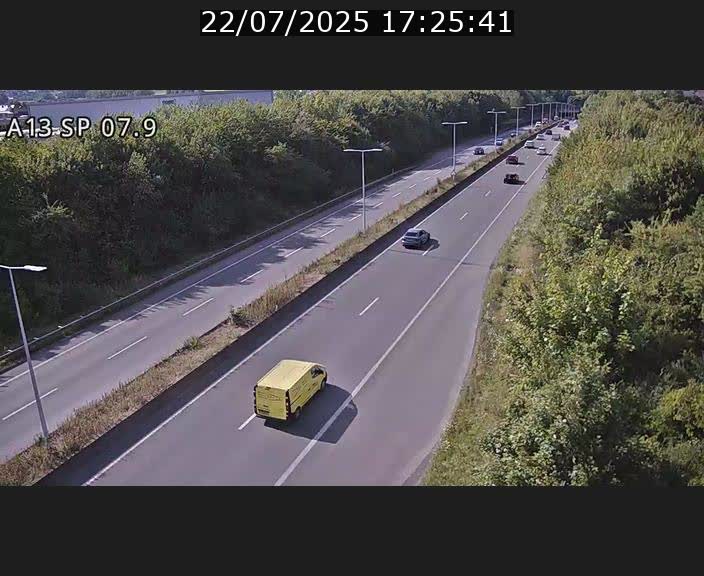 <h2>Traffic live webcam Luxembourg Jonction Lankelz - A13 direction Pétange - BK 7.9</h2>