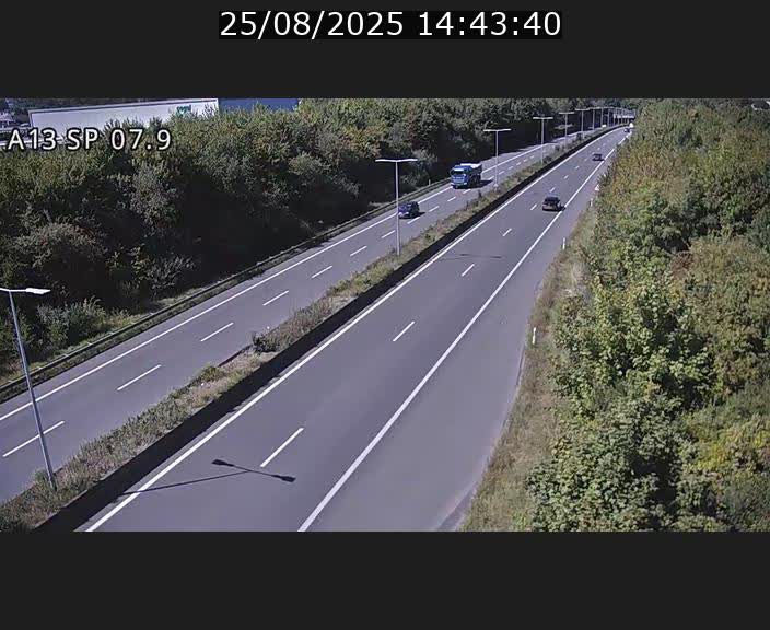<h2>Traffic live webcam Luxembourg Jonction Lankelz - A13 direction Pétange - BK 7.9</h2>