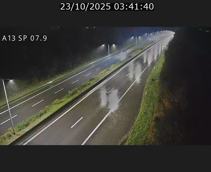 <h2>Traffic live webcam Luxembourg Jonction Lankelz - A13 direction Pétange - BK 7.9</h2>
