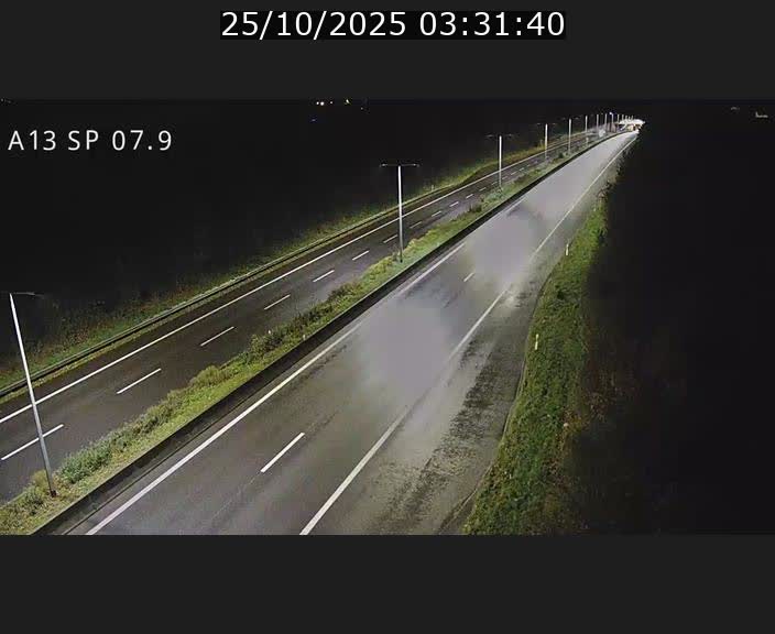 <h2>Traffic live webcam Luxembourg Jonction Lankelz - A13 direction Pétange - BK 7.9</h2>