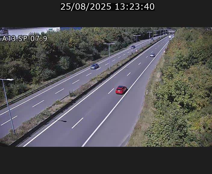 <h2>Traffic live webcam Luxembourg Jonction Lankelz - A13 direction Pétange - BK 7.9</h2>