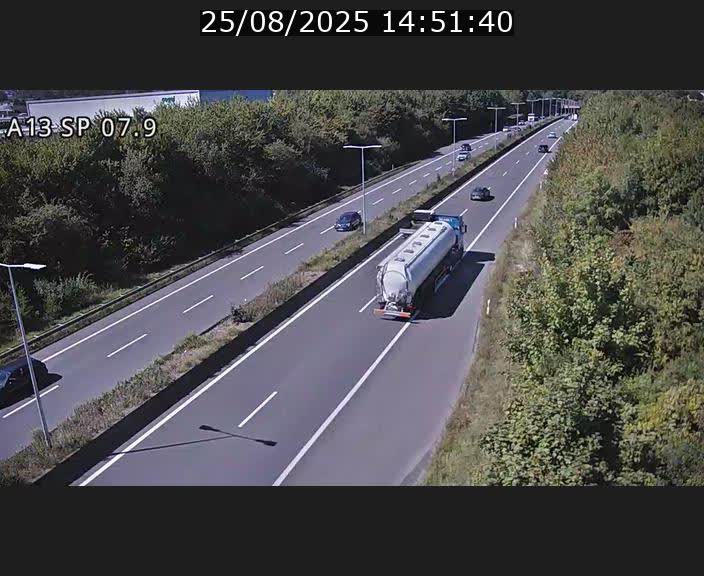 <h2>Traffic live webcam Luxembourg Jonction Lankelz - A13 direction Pétange - BK 7.9</h2>