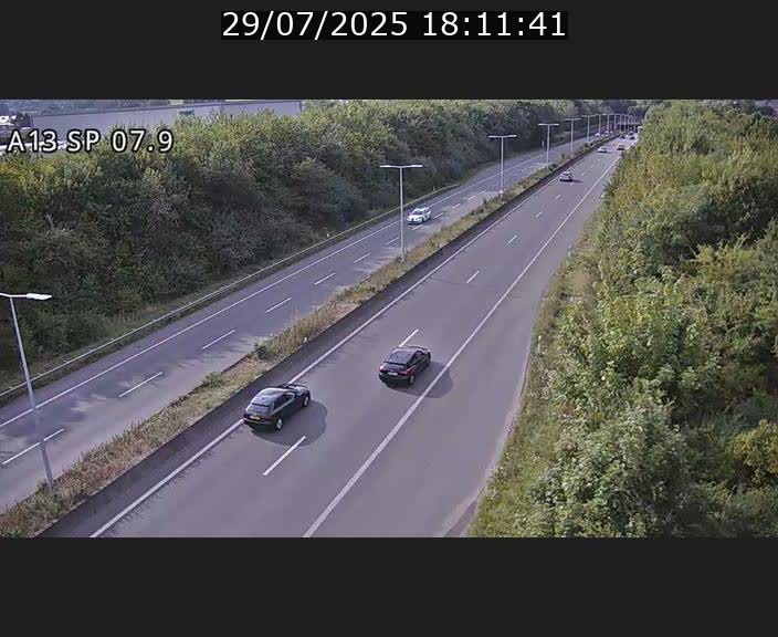 <h2>Traffic live webcam Luxembourg Jonction Lankelz - A13 direction Pétange - BK 7.9</h2>