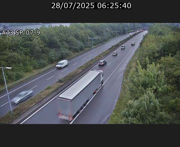 <h2>Traffic live webcam Luxembourg Jonction Lankelz - A13 direction Pétange - BK 7.9</h2>