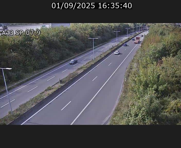 <h2>Traffic live webcam Luxembourg Jonction Lankelz - A13 direction Pétange - BK 7.9</h2>