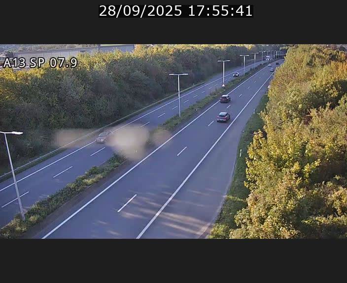 <h2>Traffic live webcam Luxembourg Jonction Lankelz - A13 direction Pétange - BK 7.9</h2>