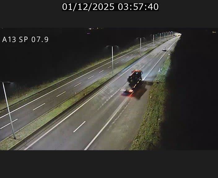 <h2>Traffic live webcam Luxembourg Jonction Lankelz - A13 direction Pétange - BK 7.9</h2>