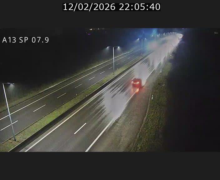 <h2>Traffic live webcam Luxembourg Jonction Lankelz - A13 direction Pétange - BK 7.9</h2>