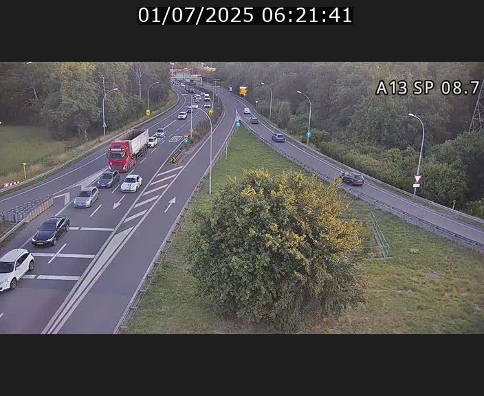 <h2>Traffic live webcam Luxembourg Jonction Lankelz - A13 direction Pétange - BK 8.7 </h2>