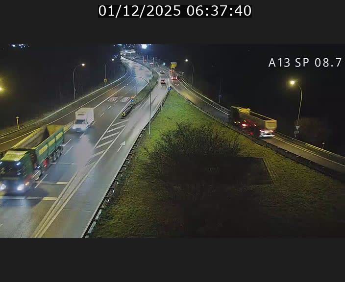 <h2>Traffic live webcam Luxembourg Jonction Lankelz - A13 direction Pétange - BK 8.7 </h2>