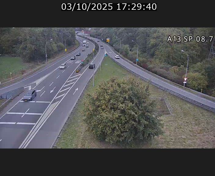 <h2>Traffic live webcam Luxembourg Jonction Lankelz - A13 direction Pétange - BK 8.7 </h2>
