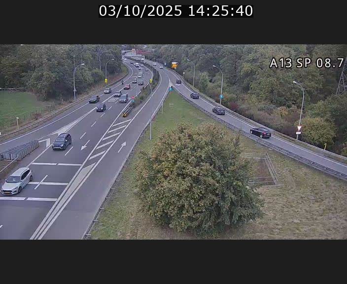 <h2>Traffic live webcam Luxembourg Jonction Lankelz - A13 direction Pétange - BK 8.7 </h2>