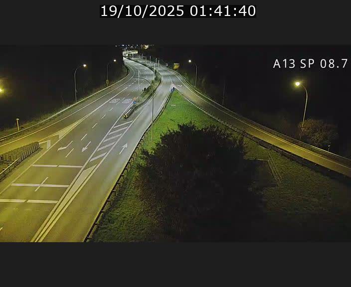 <h2>Traffic live webcam Luxembourg Jonction Lankelz - A13 direction Pétange - BK 8.7 </h2>