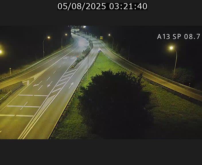 Traffic live webcam Luxembourg Jonction Lankelz - A13 direction Pétange - BK 8.7 