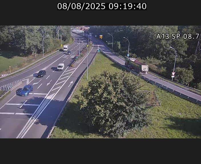 <h2>Traffic live webcam Luxembourg Jonction Lankelz - A13 direction Pétange - BK 8.7 </h2>