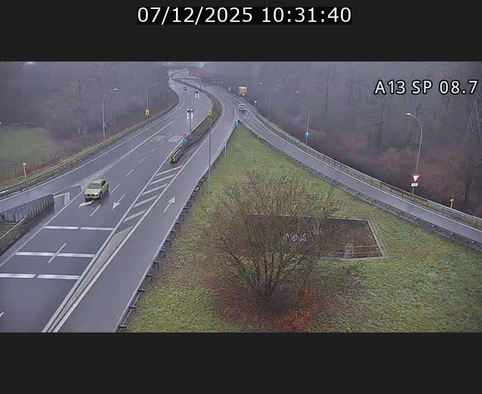 <h2>Traffic live webcam Luxembourg Jonction Lankelz - A13 direction Pétange - BK 8.7 </h2>