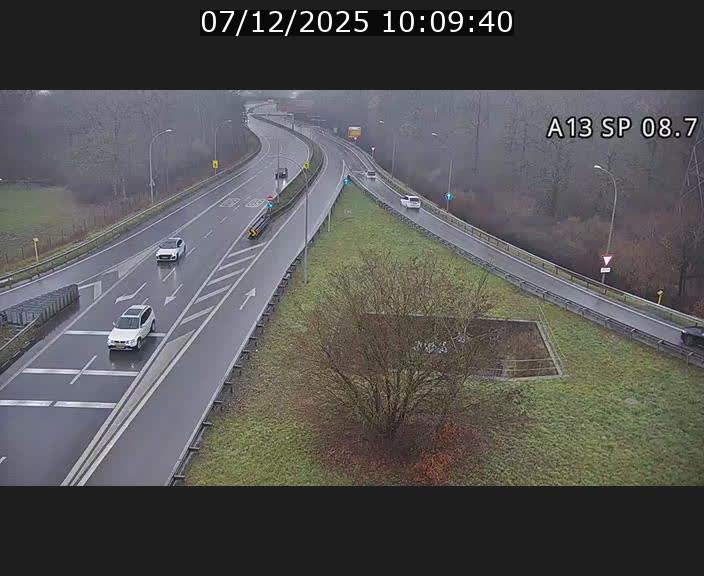 <h2>Traffic live webcam Luxembourg Jonction Lankelz - A13 direction Pétange - BK 8.7 </h2>