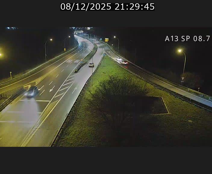 <h2>Traffic live webcam Luxembourg Jonction Lankelz - A13 direction Pétange - BK 8.7 </h2>