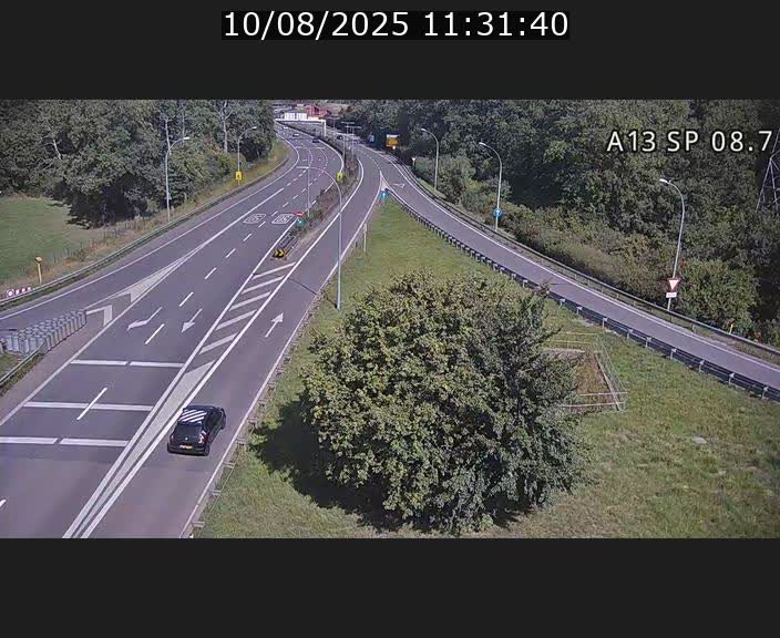 <h2>Traffic live webcam Luxembourg Jonction Lankelz - A13 direction Pétange - BK 8.7 </h2>