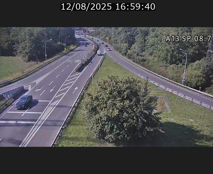 <h2>Traffic live webcam Luxembourg Jonction Lankelz - A13 direction Pétange - BK 8.7 </h2>