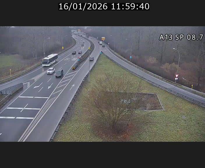 Traffic live webcam Luxembourg Jonction Lankelz - A13 direction Pétange - BK 8.7 