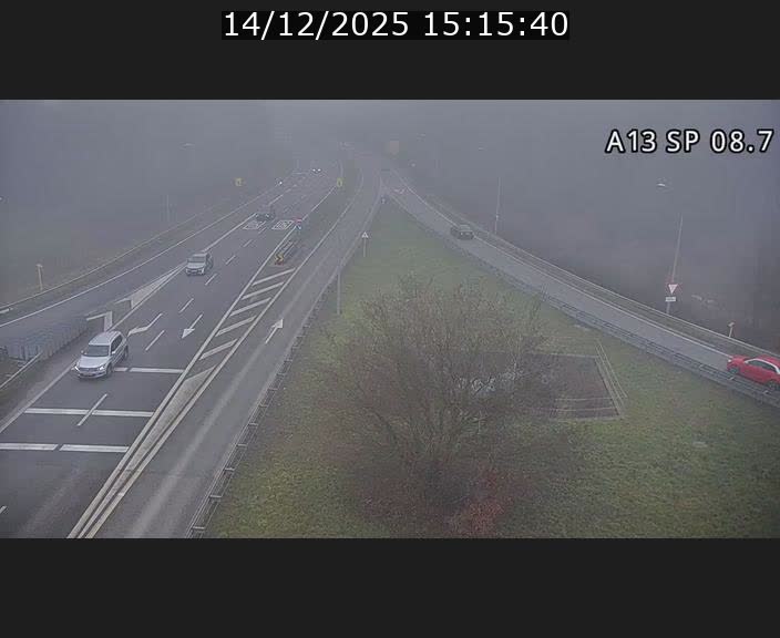 <h2>Traffic live webcam Luxembourg Jonction Lankelz - A13 direction Pétange - BK 8.7 </h2>