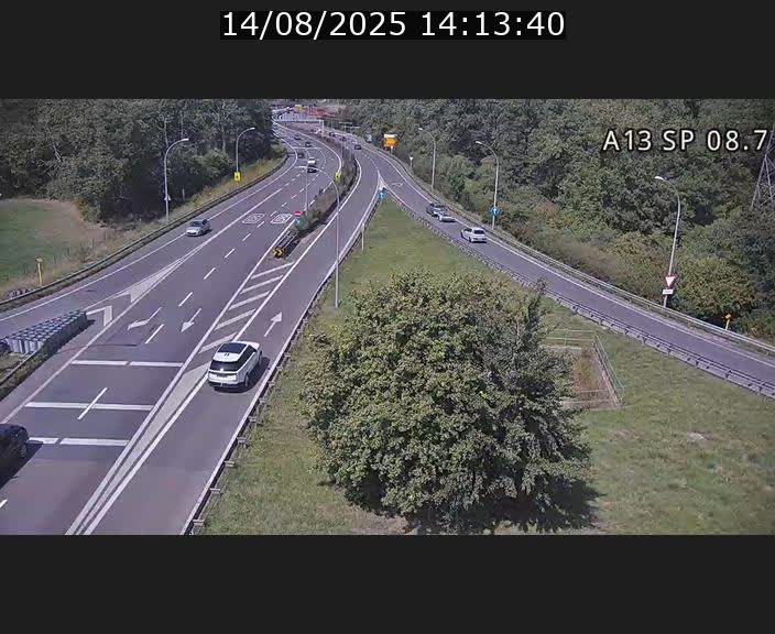 <h2>Traffic live webcam Luxembourg Jonction Lankelz - A13 direction Pétange - BK 8.7 </h2>