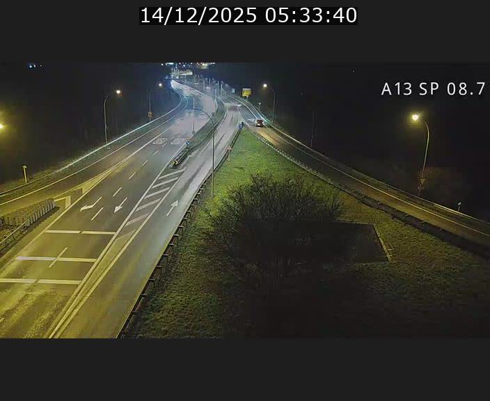 <h2>Traffic live webcam Luxembourg Jonction Lankelz - A13 direction Pétange - BK 8.7 </h2>