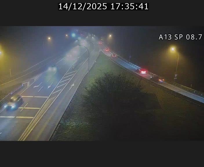 <h2>Traffic live webcam Luxembourg Jonction Lankelz - A13 direction Pétange - BK 8.7 </h2>