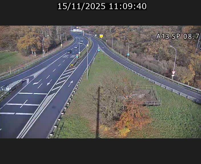 Traffic live webcam Luxembourg Jonction Lankelz - A13 direction Pétange - BK 8.7