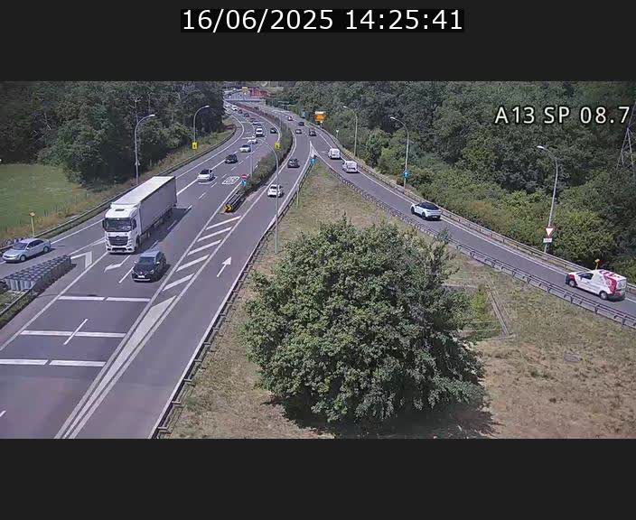 Traffic live webcam Luxembourg Jonction Lankelz - A13 direction Pétange - BK 8.7 