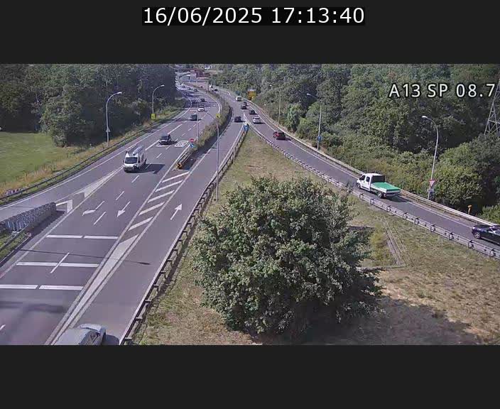 Traffic live webcam Luxembourg Jonction Lankelz - A13 direction Pétange - BK 8.7 