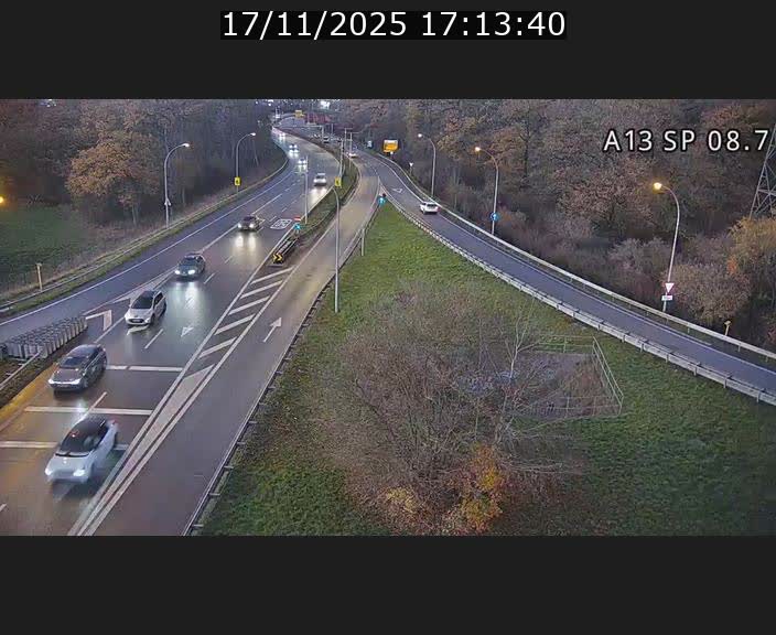 Traffic live webcam Luxembourg Jonction Lankelz - A13 direction Pétange - BK 8.7