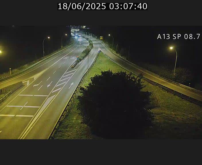 Traffic live webcam Luxembourg Jonction Lankelz - A13 direction Pétange - BK 8.7 