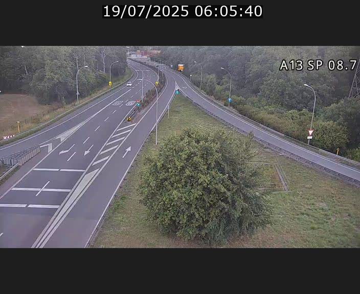 <h2>Traffic live webcam Luxembourg Jonction Lankelz - A13 direction Pétange - BK 8.7 </h2>