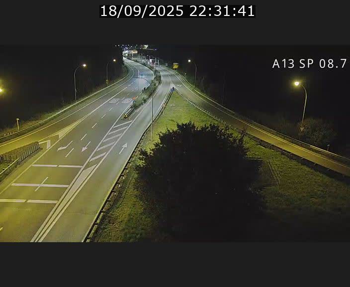 Traffic live webcam Luxembourg Jonction Lankelz - A13 direction Pétange - BK 8.7 