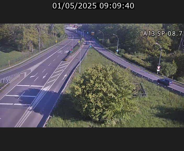 Traffic live webcam Luxembourg Jonction Lankelz - A13 direction Pétange - BK 8.7 