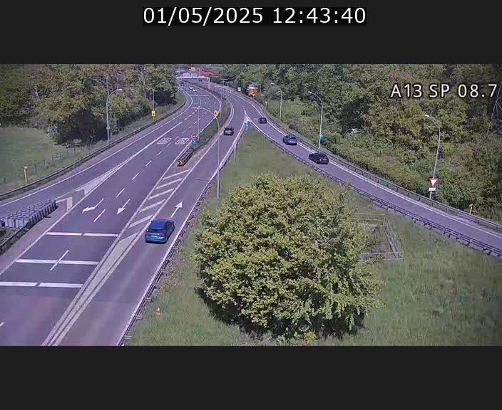 Traffic live webcam Luxembourg Jonction Lankelz - A13 direction Pétange - BK 8.7 