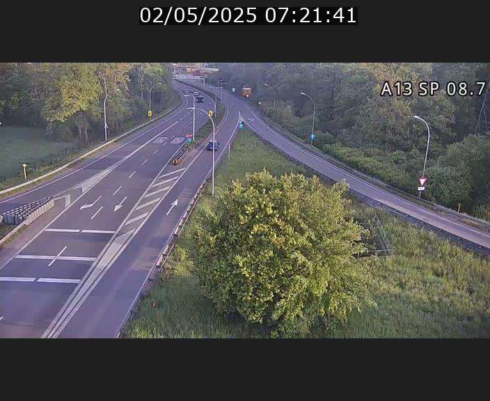 Traffic live webcam Luxembourg Jonction Lankelz - A13 direction Pétange - BK 8.7 