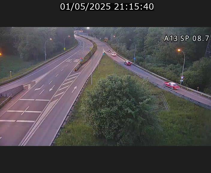 Traffic live webcam Luxembourg Jonction Lankelz - A13 direction Pétange - BK 8.7 