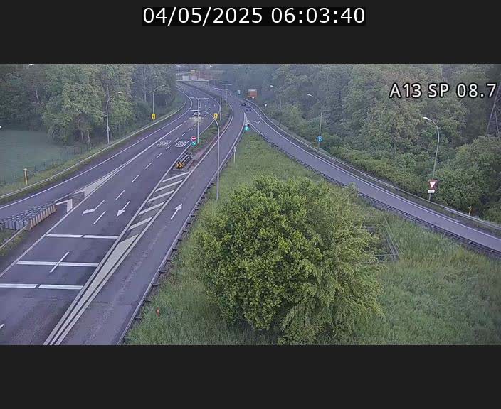 Traffic live webcam Luxembourg Jonction Lankelz - A13 direction Pétange - BK 8.7 
