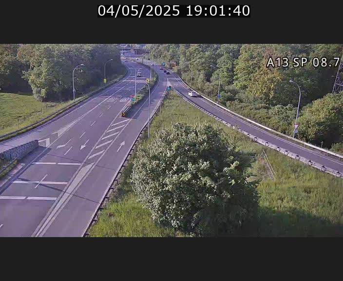 Traffic live webcam Luxembourg Jonction Lankelz - A13 direction Pétange - BK 8.7 