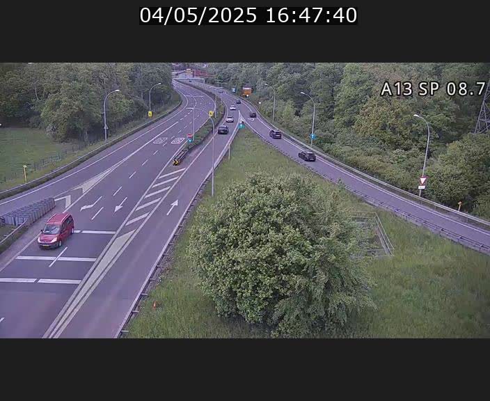Traffic live webcam Luxembourg Jonction Lankelz - A13 direction Pétange - BK 8.7 